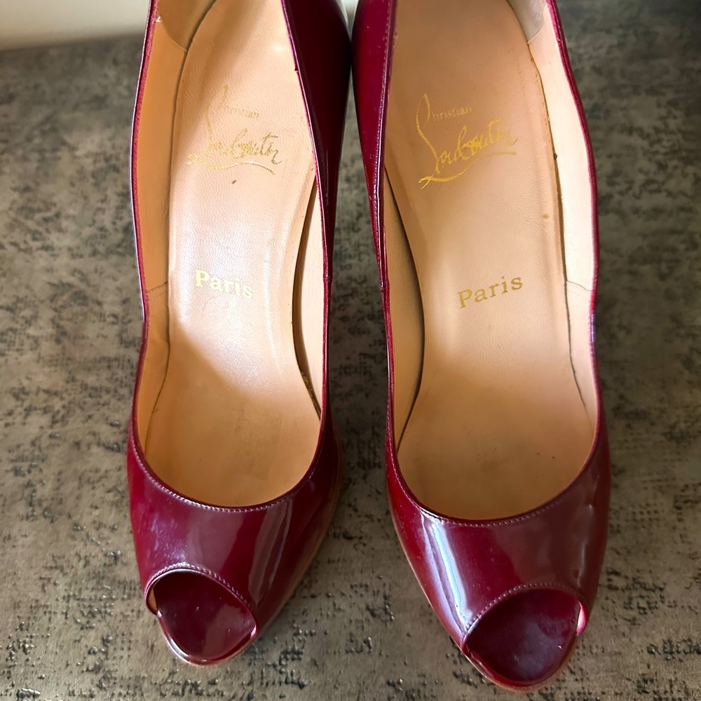Christian Louboutin Patent Leather Cutout Accent pumps